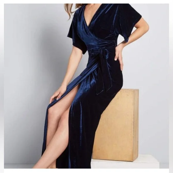 chinese dress ladies Vanessa Velvet Pencil Dress main image 1